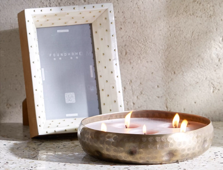 Mosrugs | LuxeLight XL Scented Candle – 17 Wicks of Enchanting Fragrance & Golden Elegance