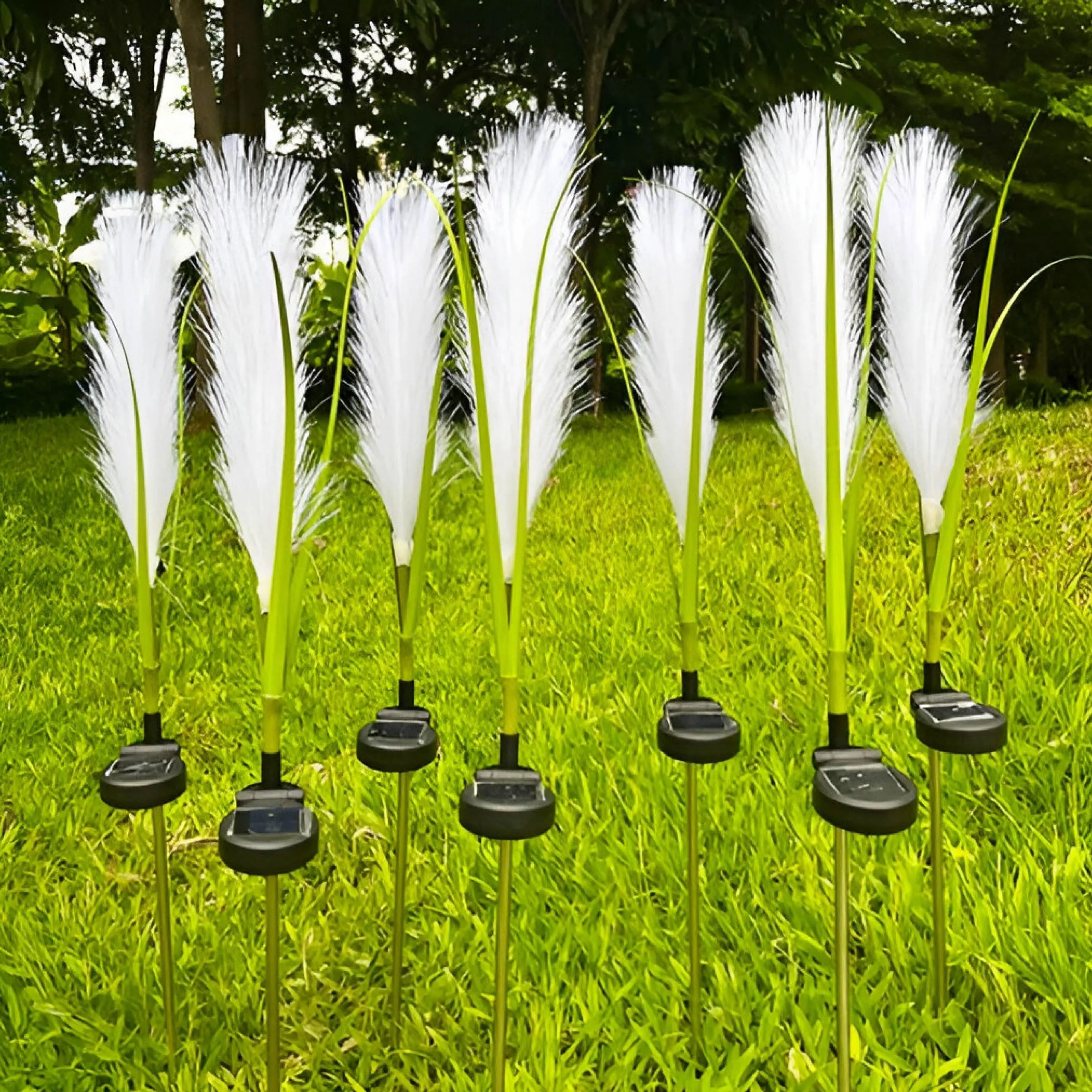 Mosrugs | EcoGlo – Sustainable Solar Reed Lamp