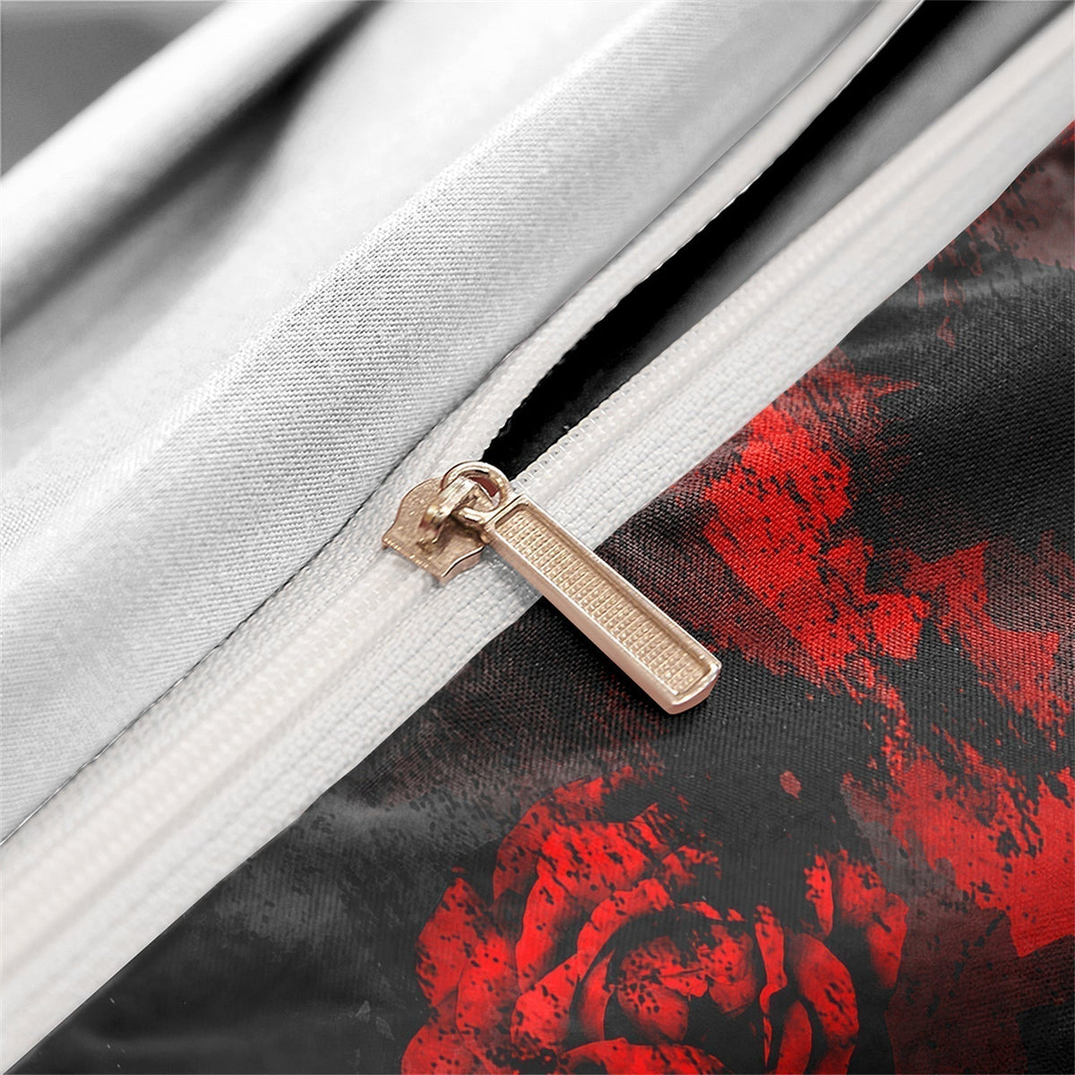 Mosrugs | GothicLuxe - Skull & Rose-Themed Bed Set
