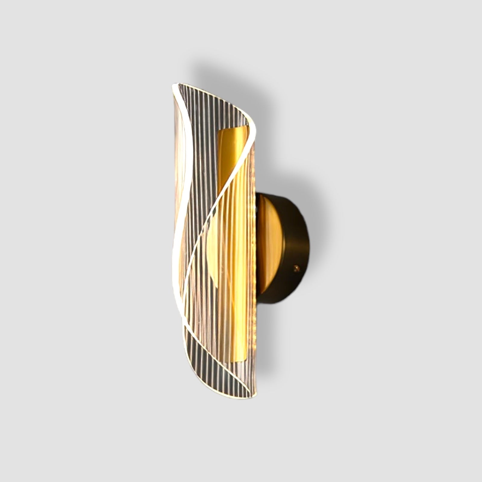 Mosrugs | CrystalAura – Sparkling Crystal Wall Light for Glamorous Touch