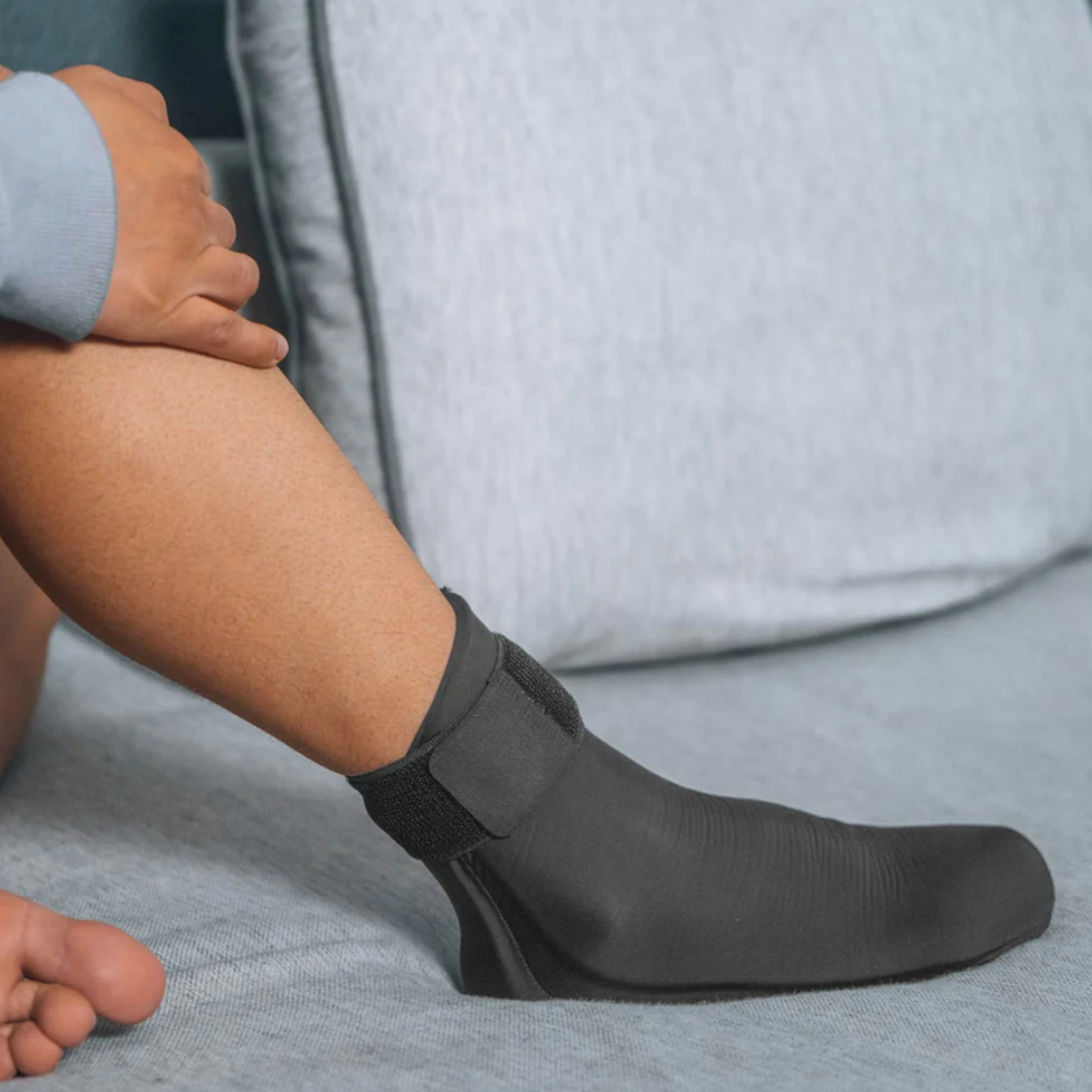 Mosrugs | Cooling & Warming Foot Brace | Adjustable, Breathable & Ideal for Injury Recovery