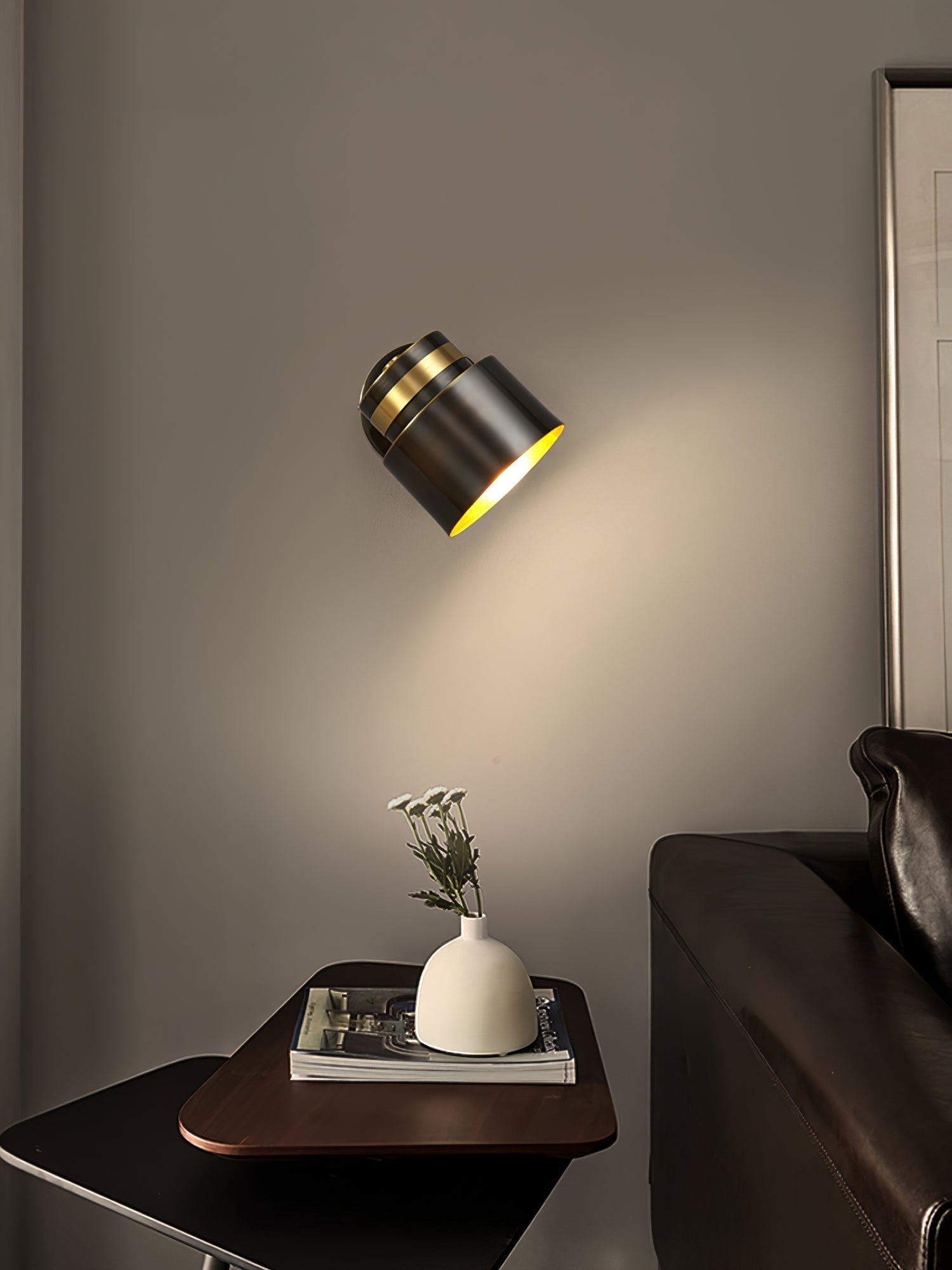 Mosrugs | ShadowGlow - Glossy Wall Sconce