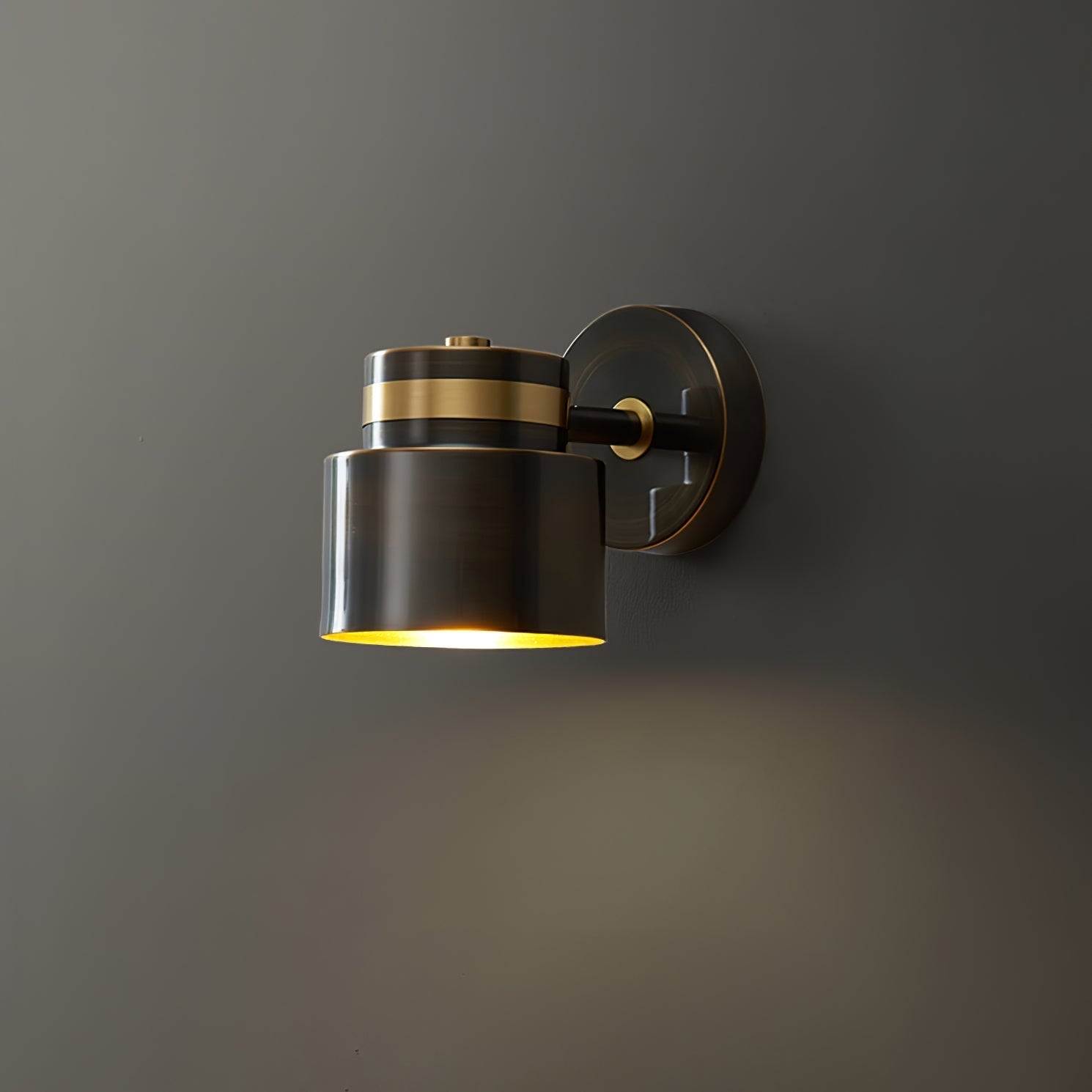 Mosrugs | ShadowGlow - Glossy Wall Sconce