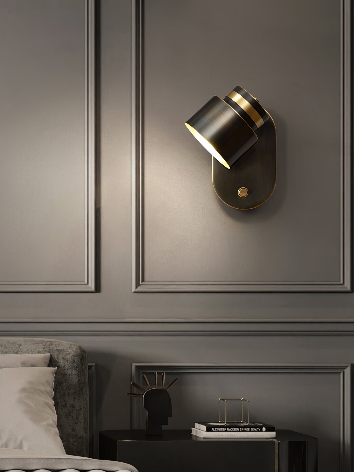 Mosrugs | ShadowGlow - Glossy Wall Sconce