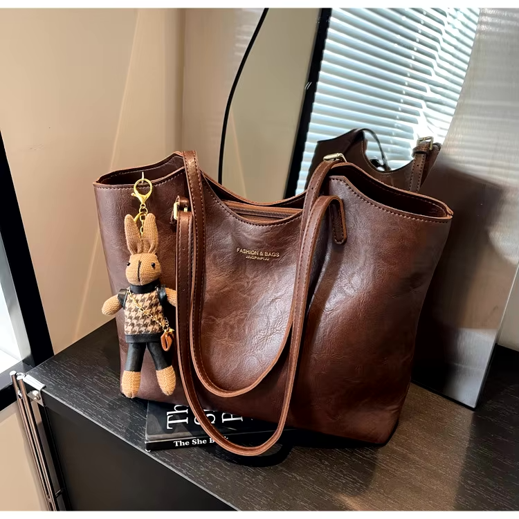 Mosrugs | Mirella | Classic Women’s Shopper Bag with Charm – Elegant, Spacious & Timeless