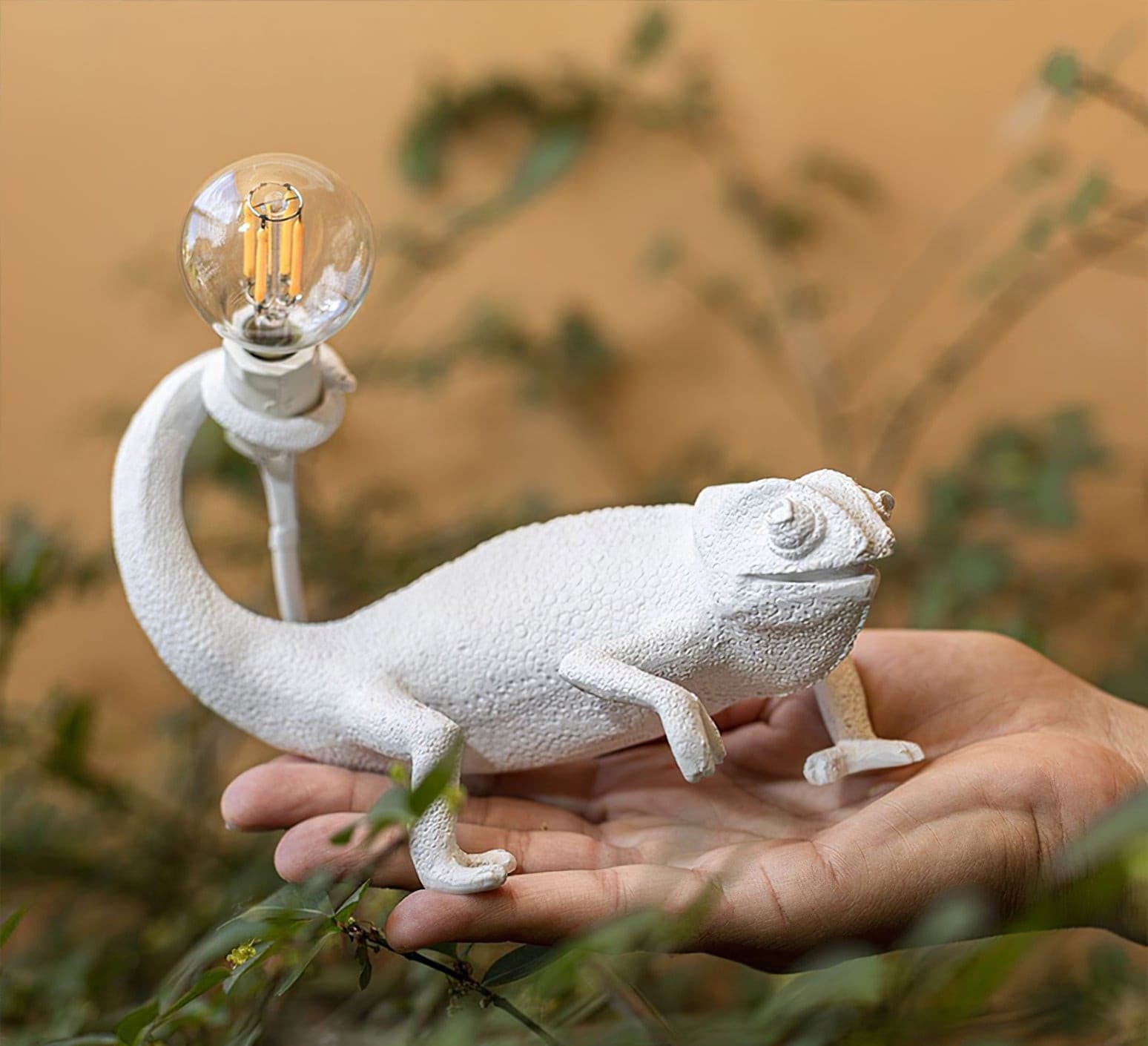 Mosrugs | CamouGlow – Resin Table Lamp with Charming Chameleon Detail