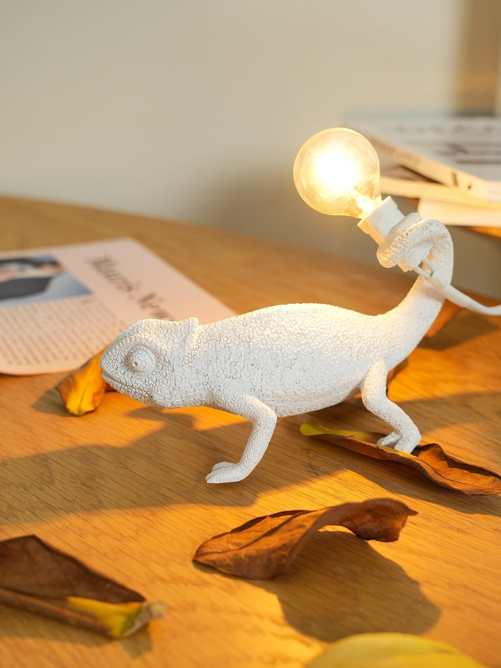 Mosrugs | CamouGlow – Resin Table Lamp with Charming Chameleon Detail