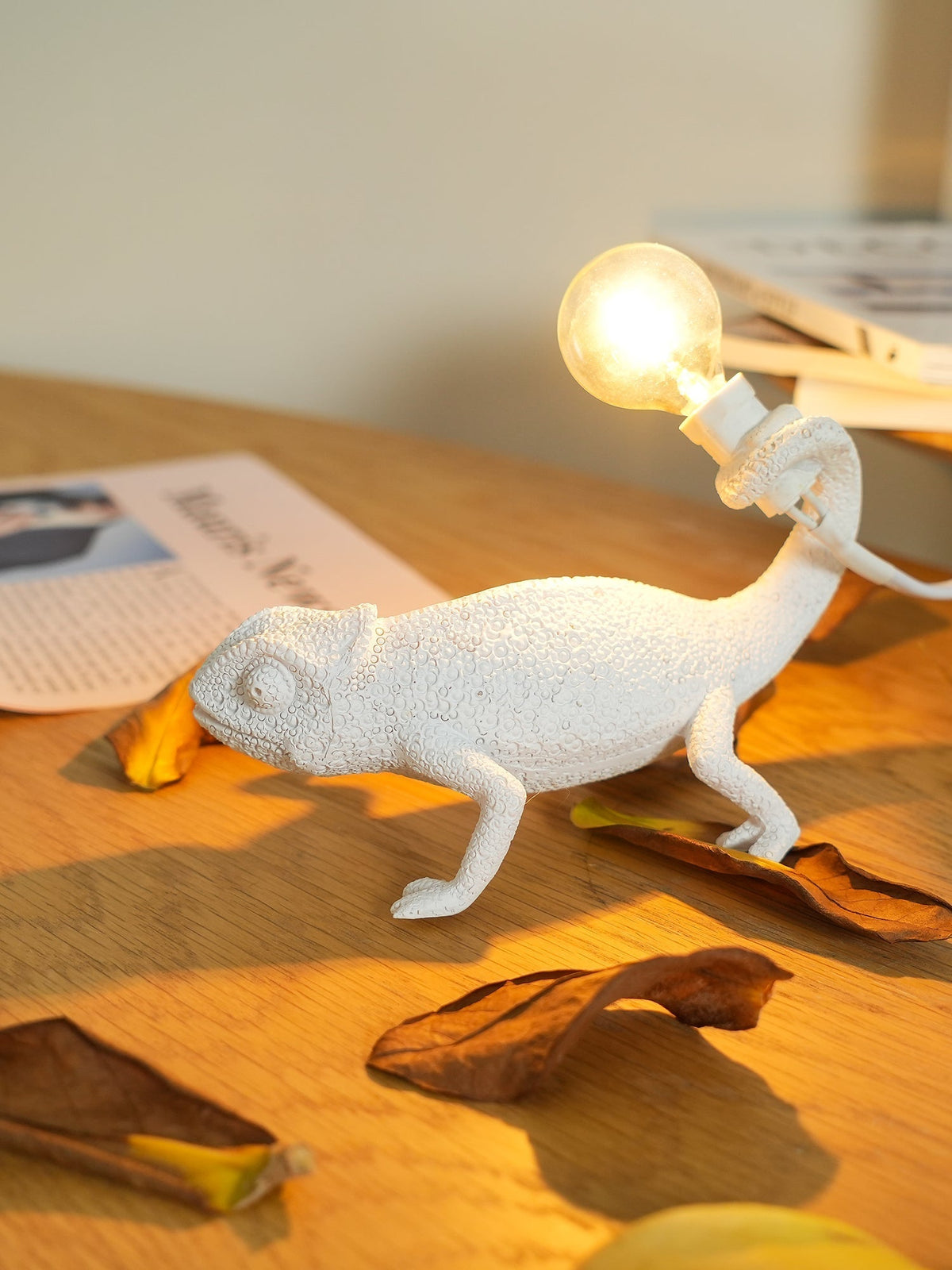 Mosrugs | CamouGlow – Resin Table Lamp with Charming Chameleon Detail
