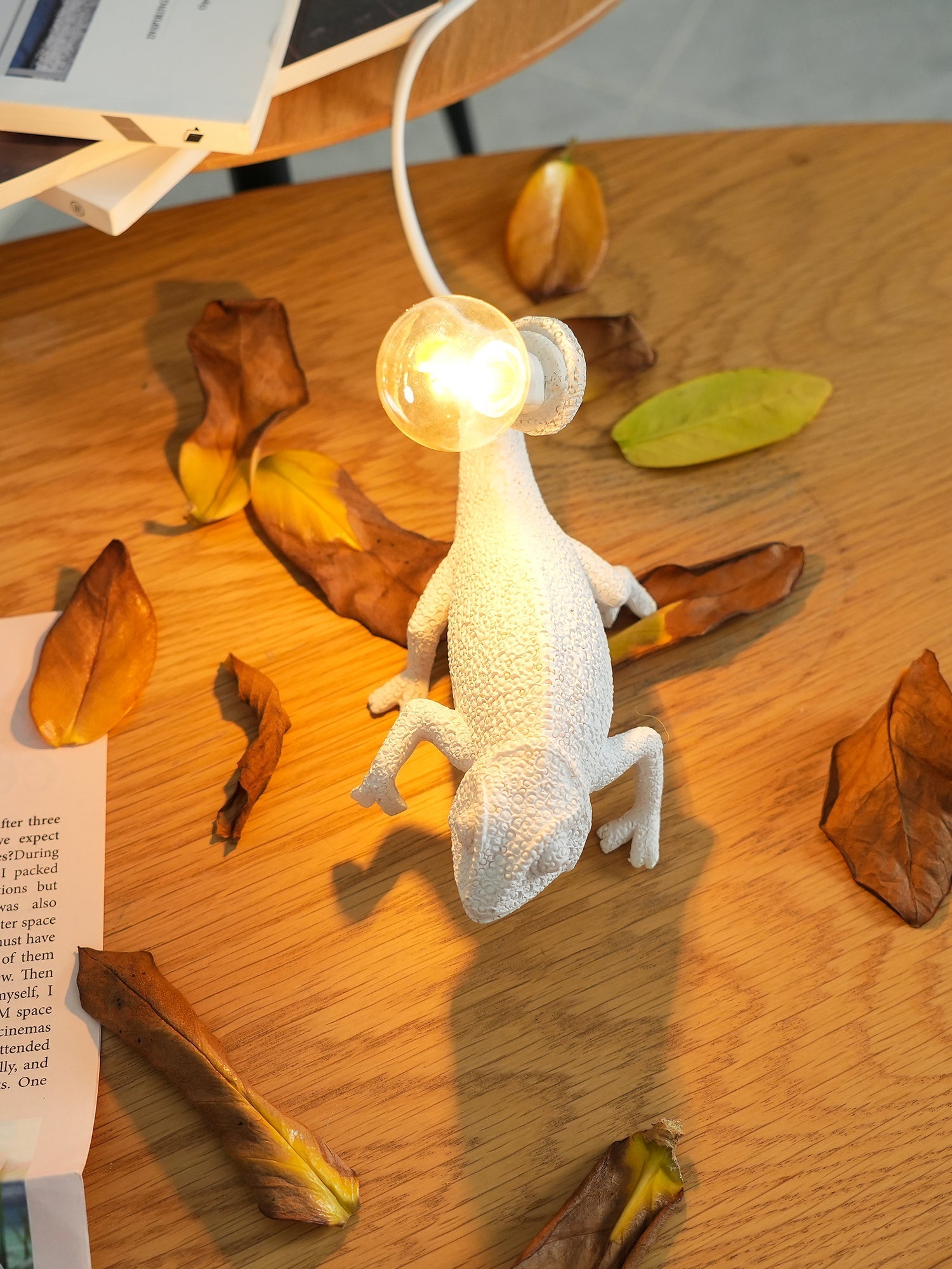 Mosrugs | CamouGlow – Resin Table Lamp with Charming Chameleon Detail