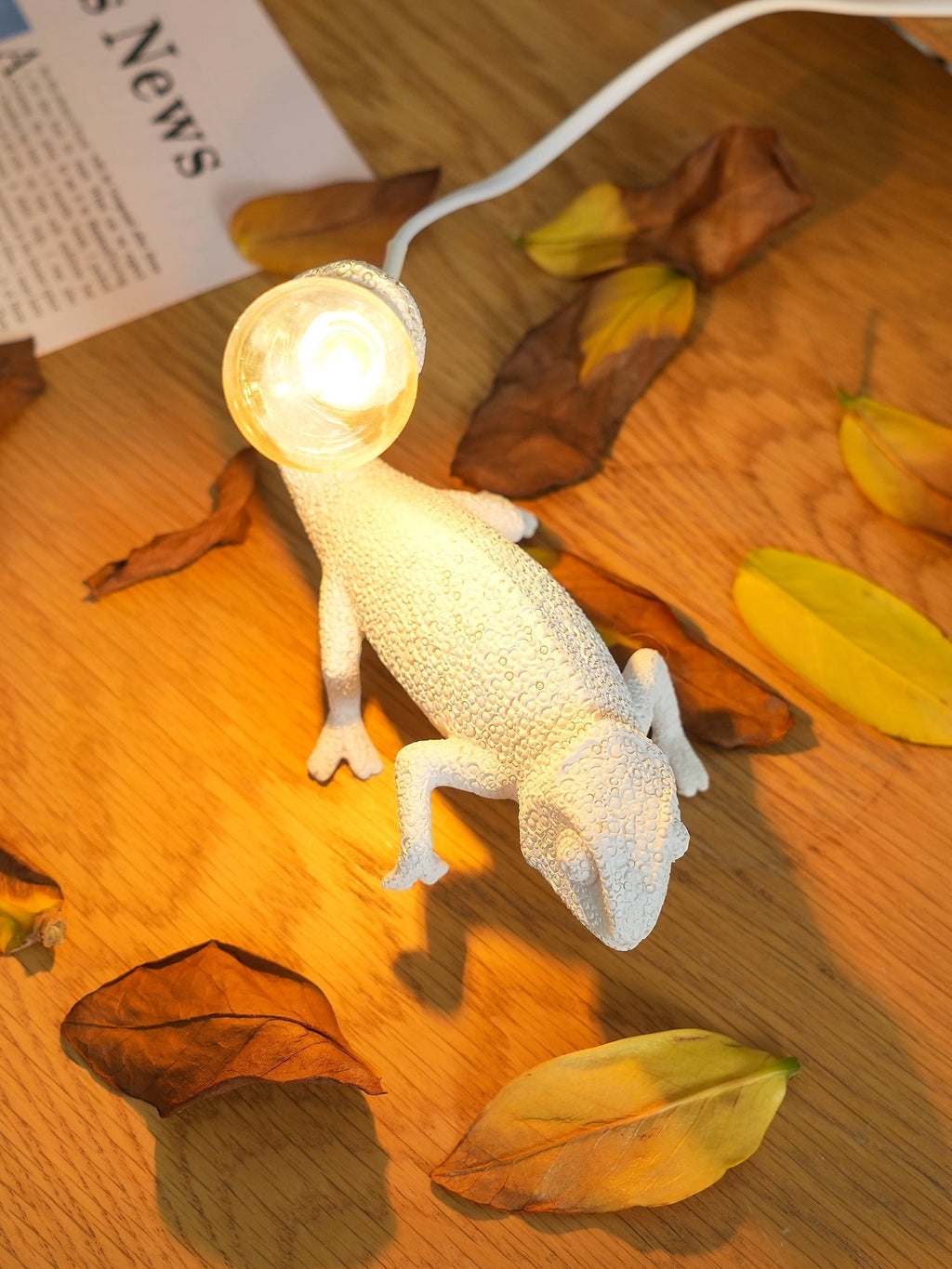 Mosrugs | CamouGlow – Resin Table Lamp with Charming Chameleon Detail