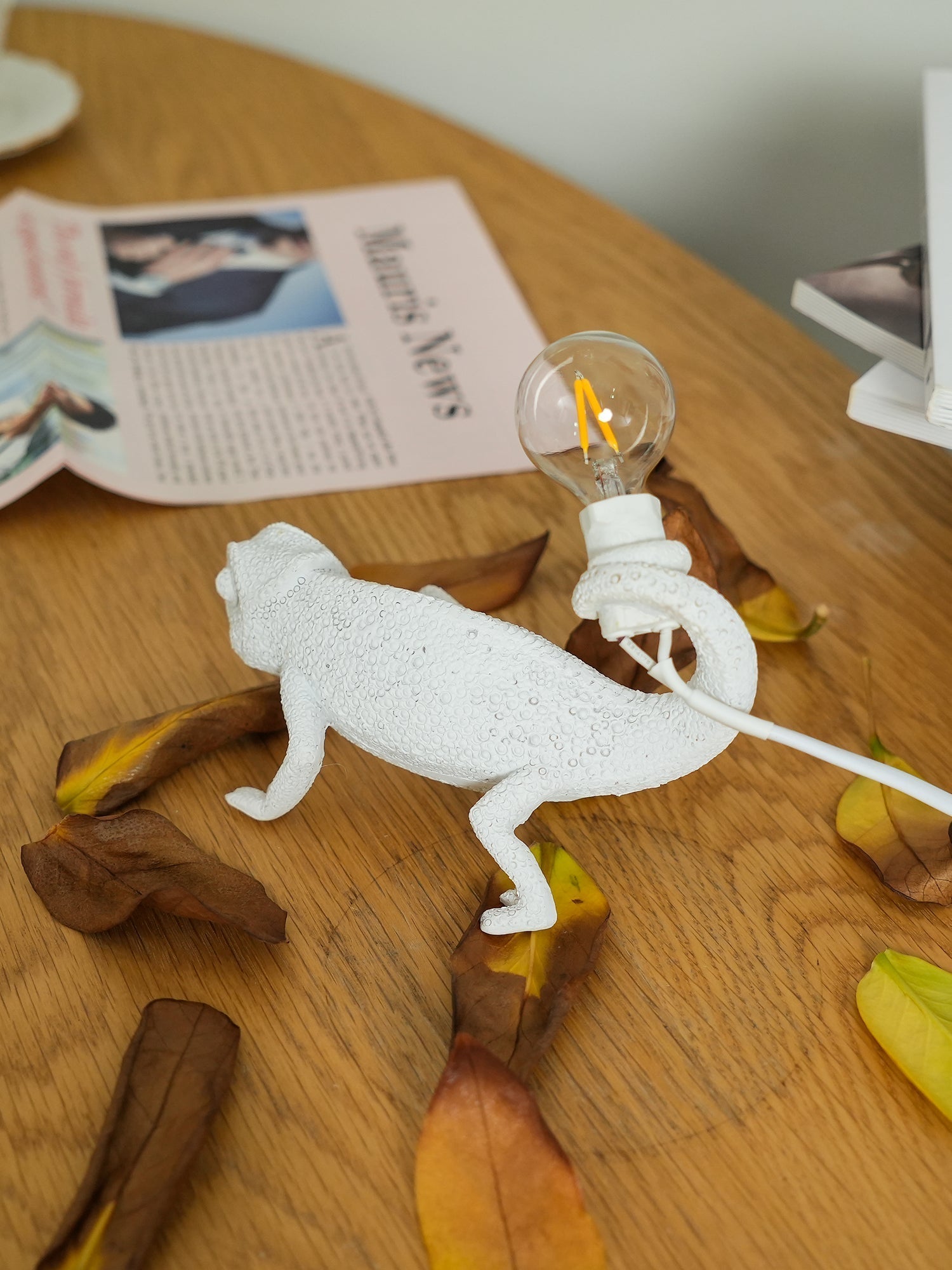 Mosrugs | CamouGlow – Resin Table Lamp with Charming Chameleon Detail