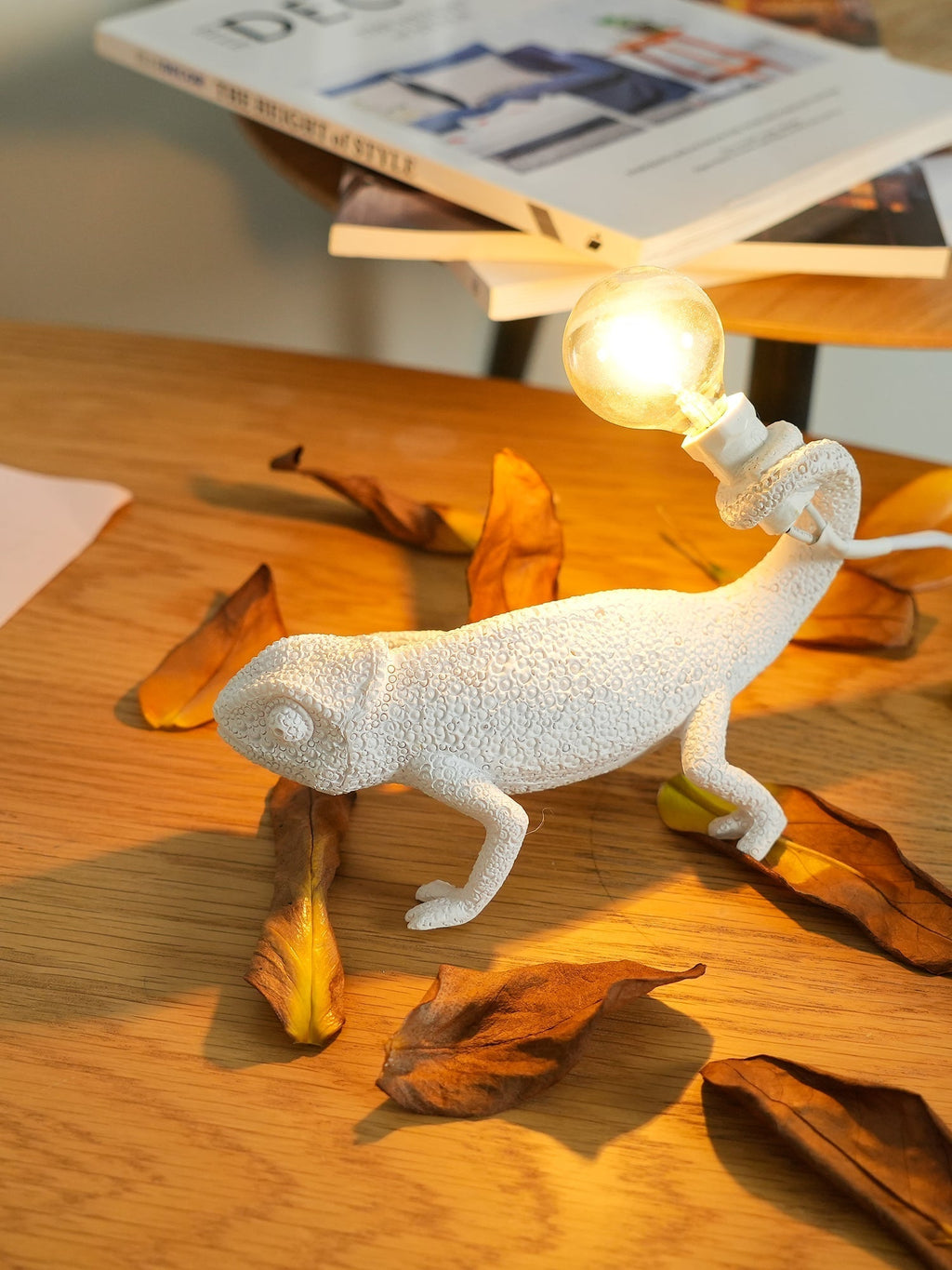 Mosrugs | CamouGlow – Resin Table Lamp with Charming Chameleon Detail