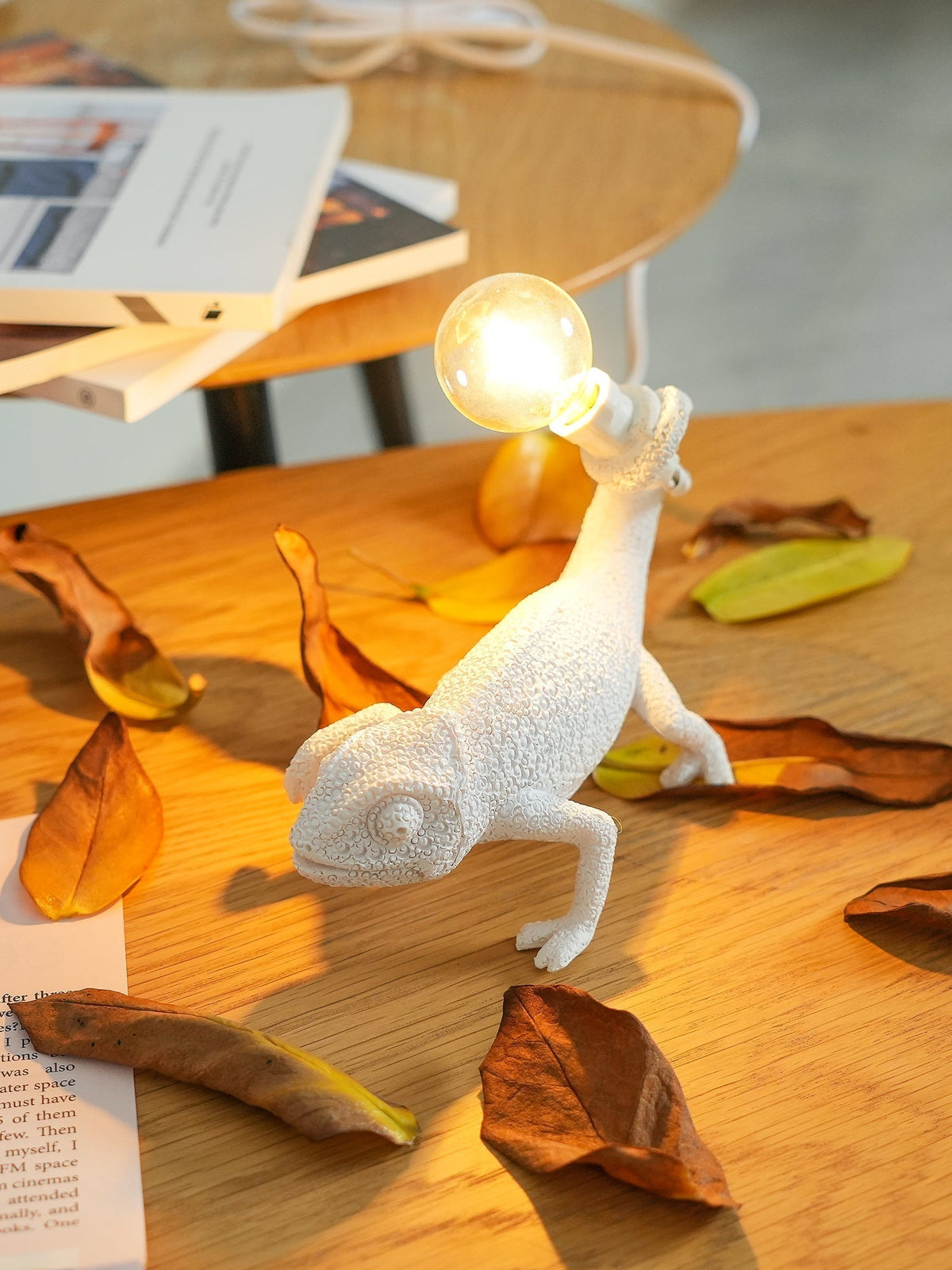 Mosrugs | CamouGlow – Resin Table Lamp with Charming Chameleon Detail
