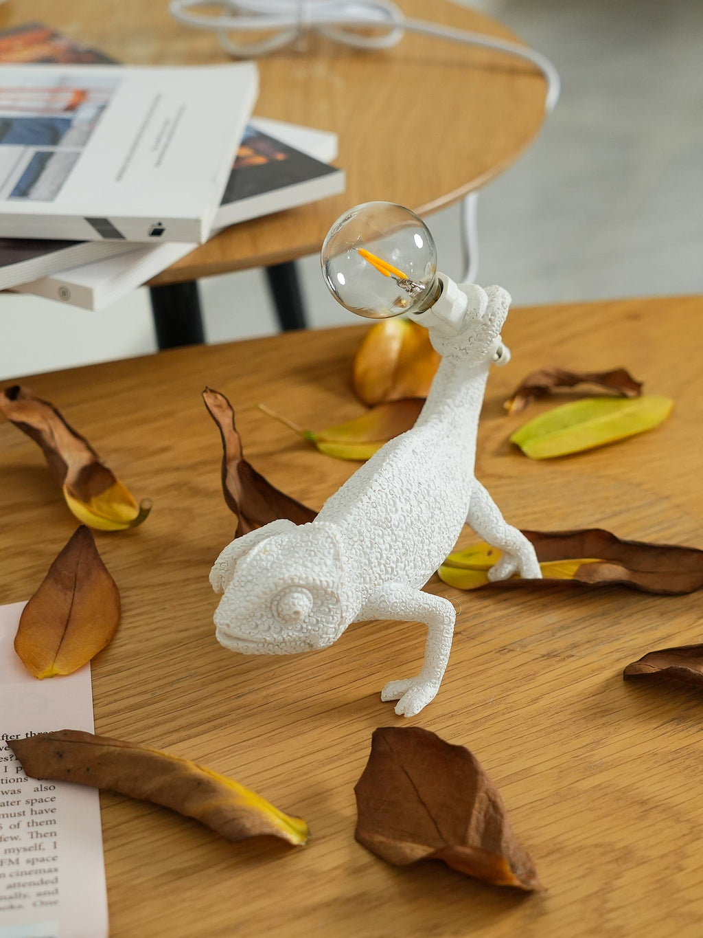 Mosrugs | CamouGlow – Resin Table Lamp with Charming Chameleon Detail