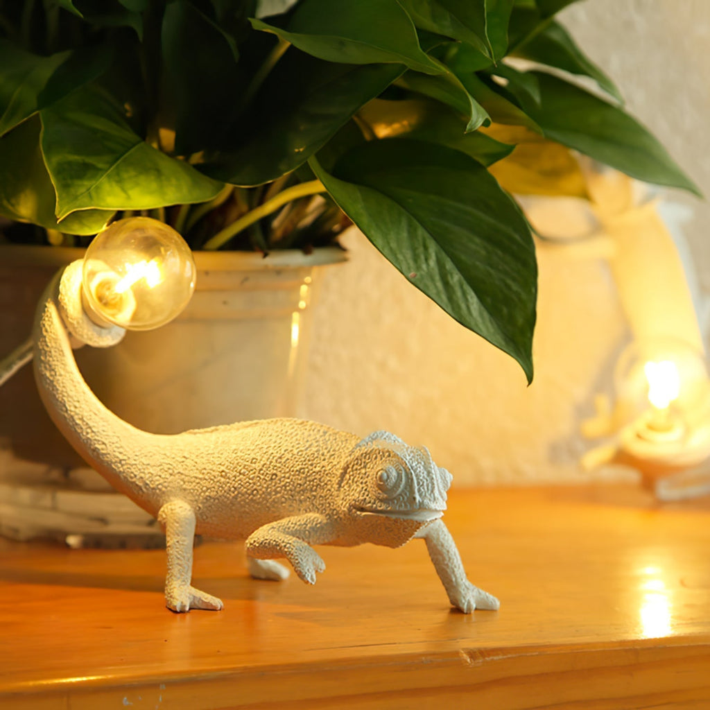 Mosrugs | CamouGlow – Resin Table Lamp with Charming Chameleon Detail