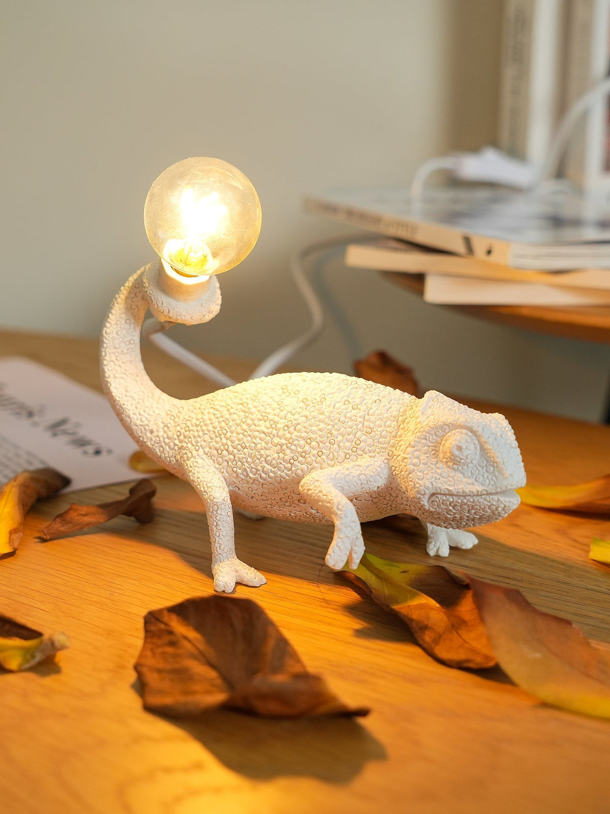 Mosrugs | CamouGlow – Resin Table Lamp with Charming Chameleon Detail