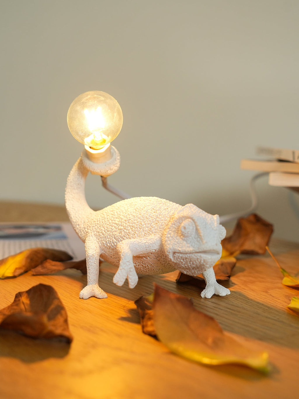 Mosrugs | CamouGlow – Resin Table Lamp with Charming Chameleon Detail