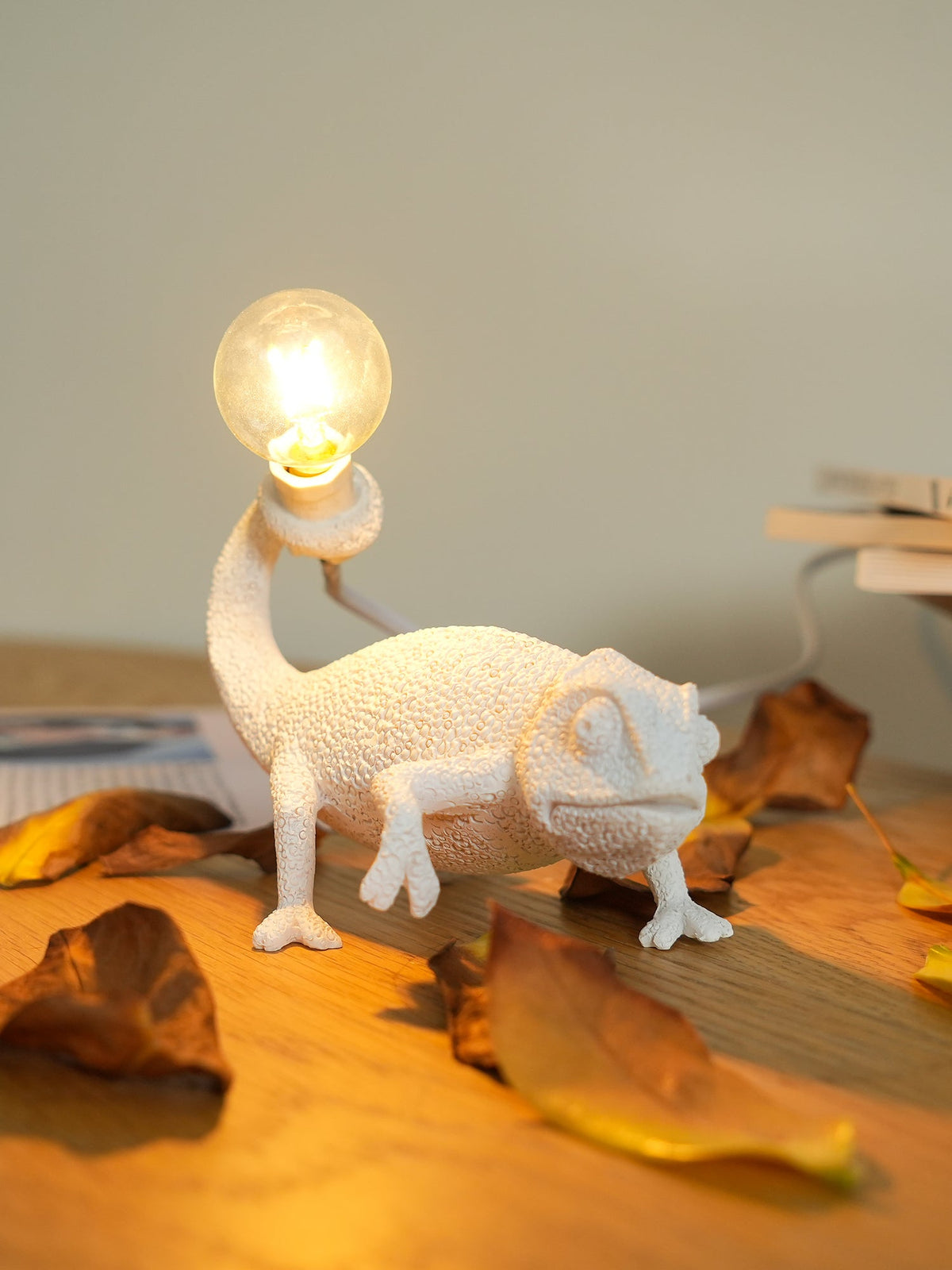 Mosrugs | CamouGlow – Resin Table Lamp with Charming Chameleon Detail