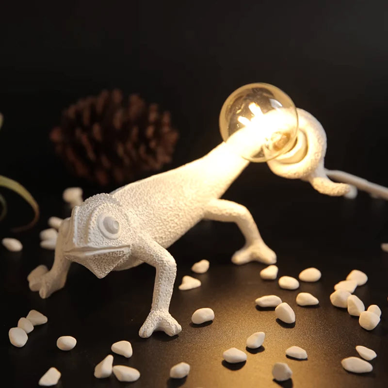 Mosrugs | CamouGlow – Resin Table Lamp with Charming Chameleon Detail
