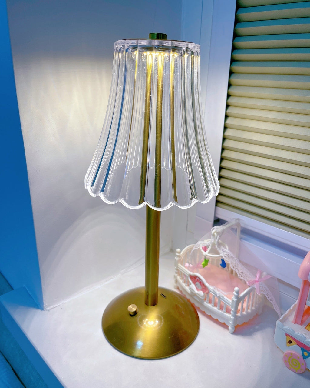 Mosrugs | RadiantGold – Elegant Portable Table Lamp