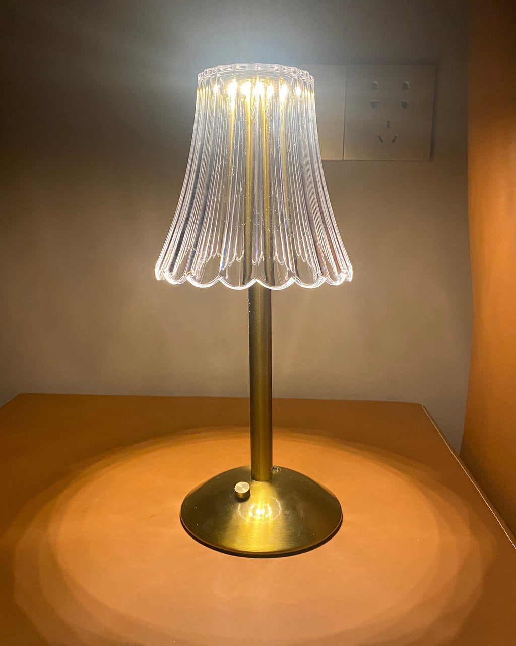 Mosrugs | RadiantGold – Elegant Portable Table Lamp