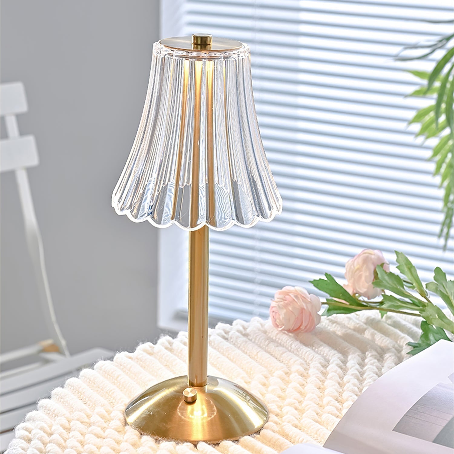 Mosrugs | RadiantGold – Elegant Portable Table Lamp