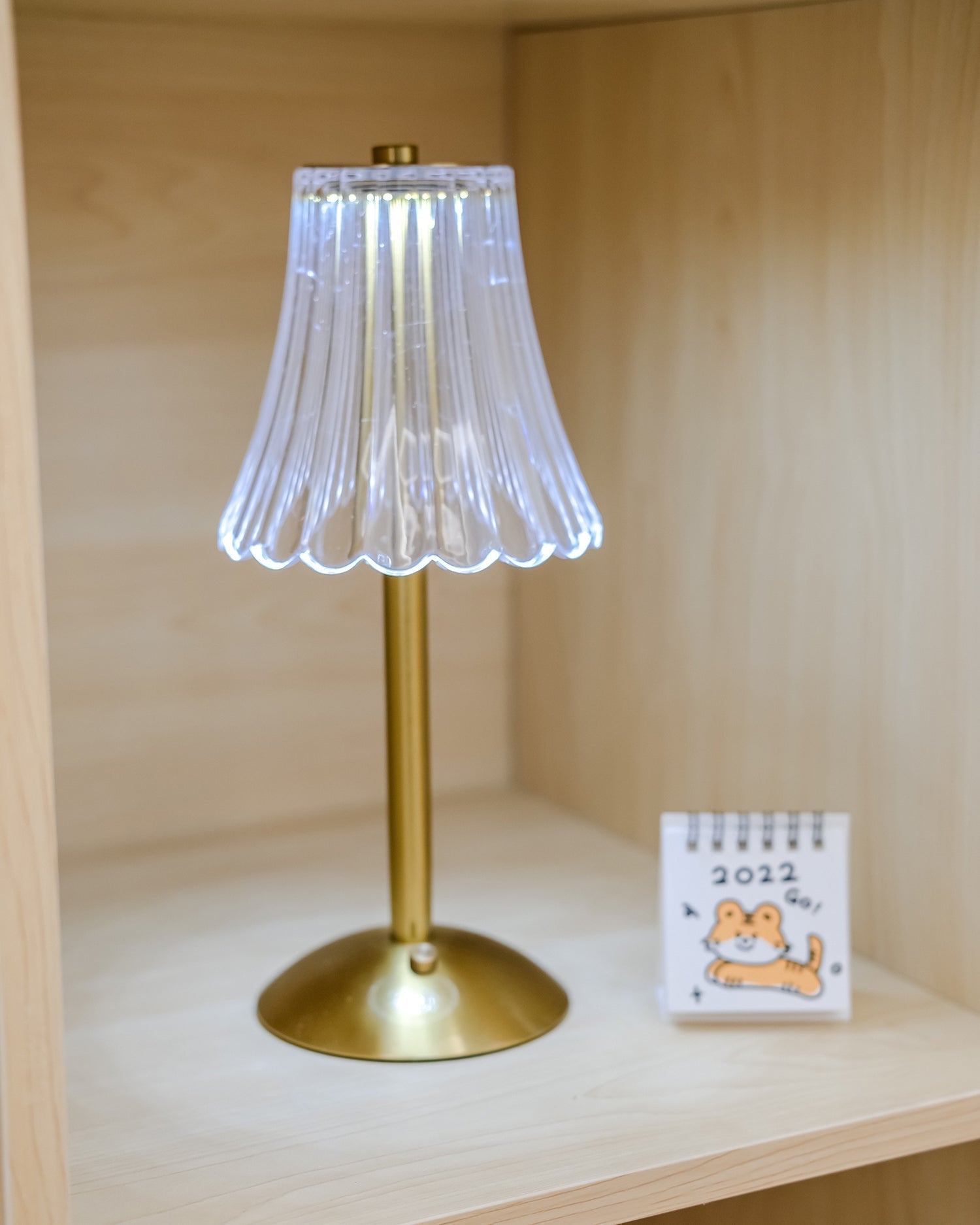 Mosrugs | RadiantGold – Elegant Portable Table Lamp