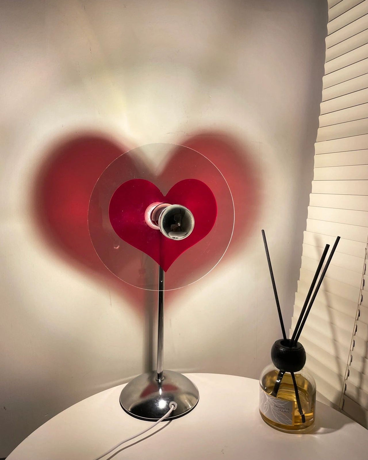 Mosrugs | LoveGlow – Elegant Table Lamp with Rechargeable LED