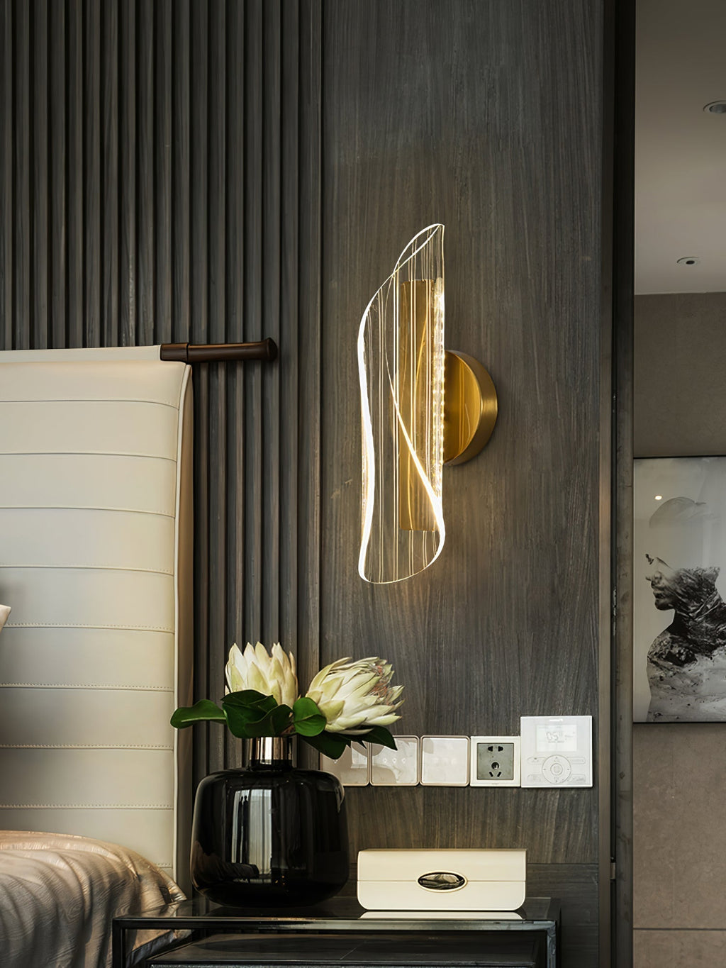 Mosrugs | CrystalAura – Sparkling Crystal Wall Light for Glamorous Touch