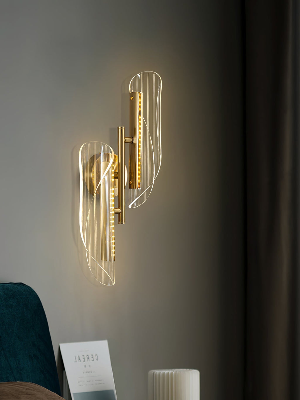 Mosrugs | CrystalAura – Sparkling Crystal Wall Light for Glamorous Touch