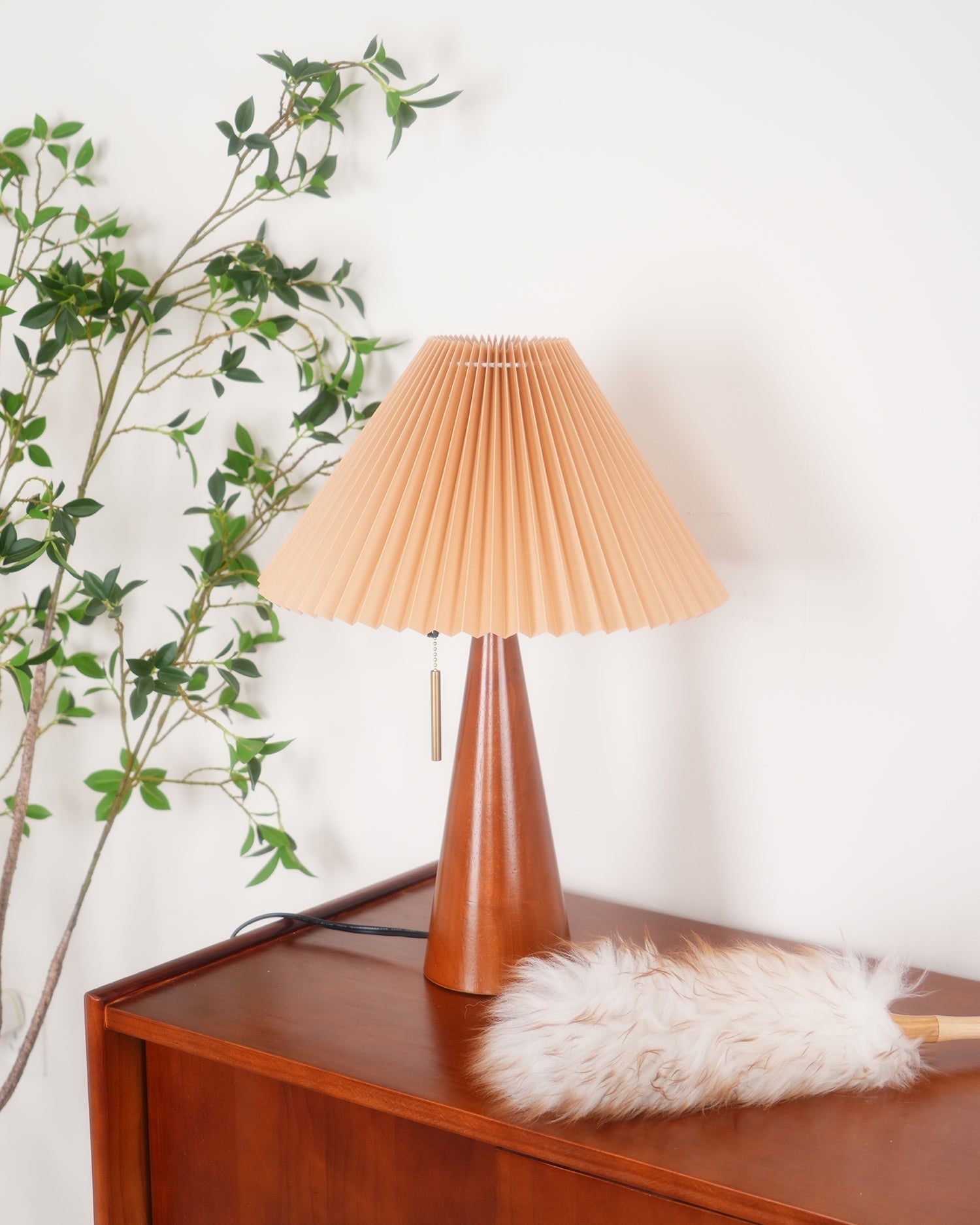 Mosrugs | AntiqueRadiance – Elegant Wood and Metal Table Lamp