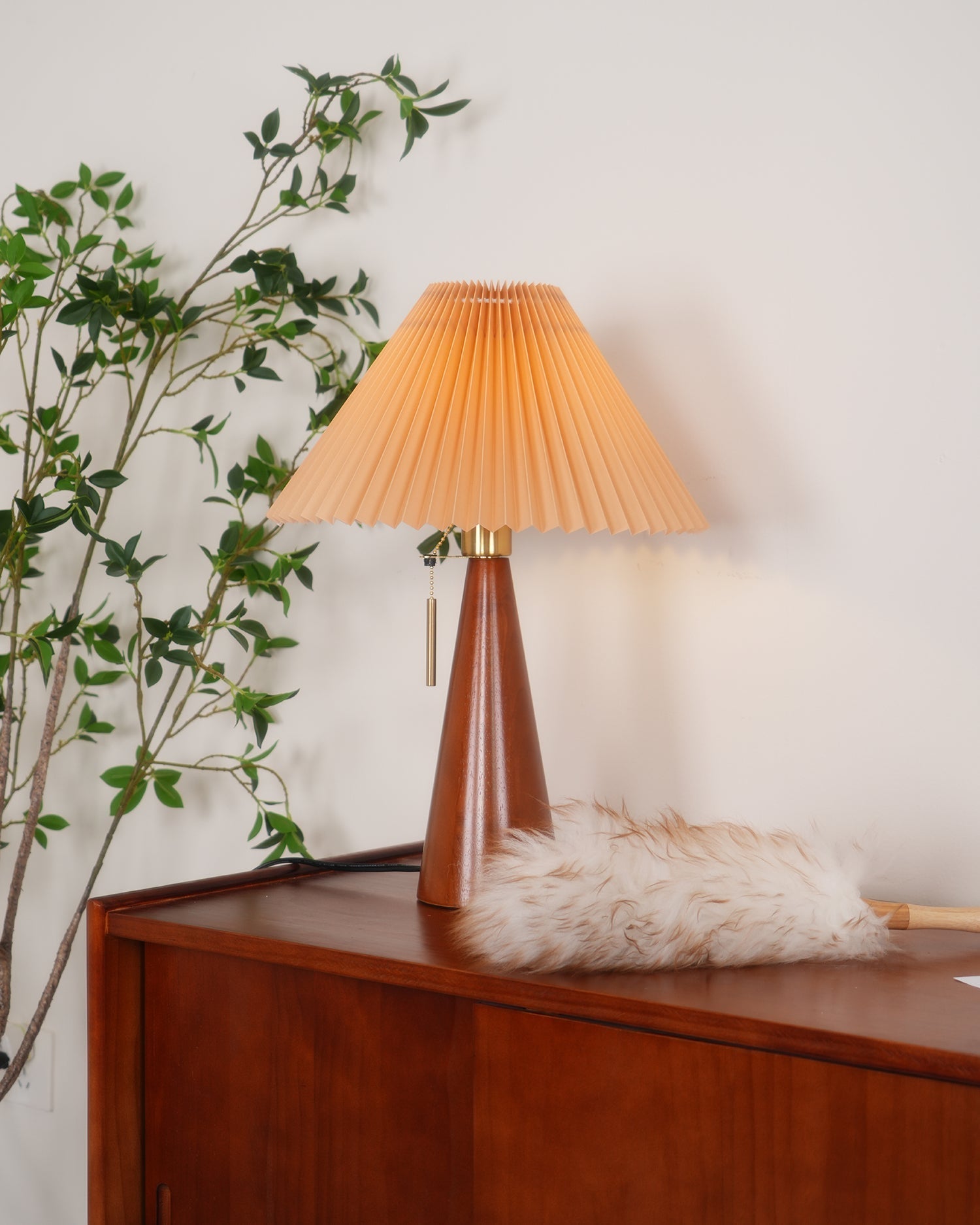Mosrugs | AntiqueRadiance – Elegant Wood and Metal Table Lamp