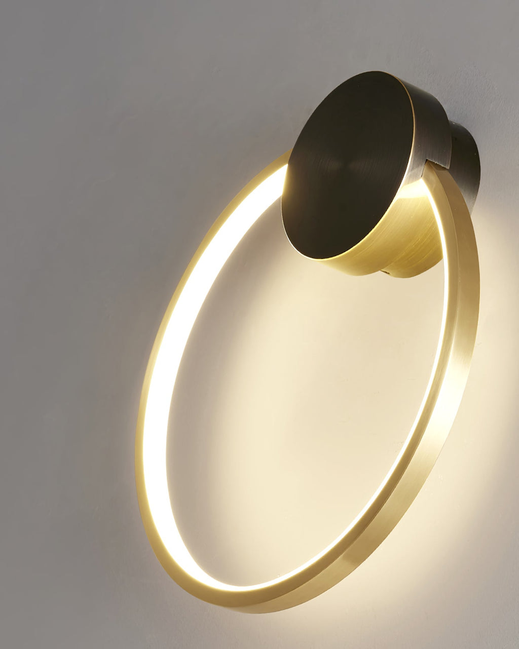 Mosrugs | GeoLight – Sleek Geometric Wall Lamp for Contemporary Spaces