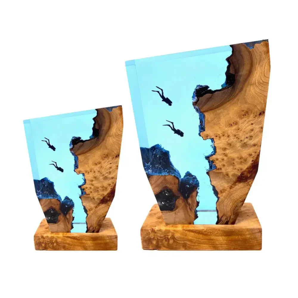 Mosrugs | Marideep – Deep Sea Diver Table Lamp with Wooden Base & Ambient Lighting