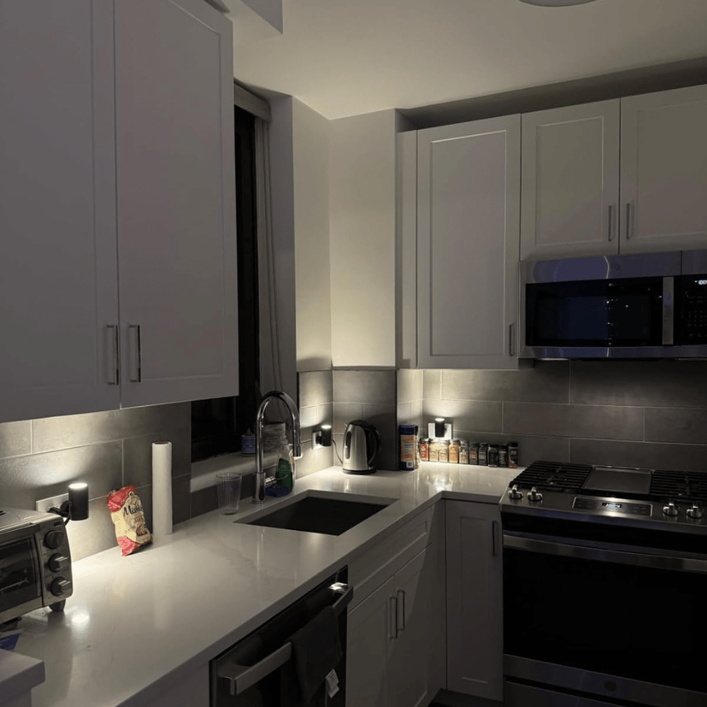 Mosrugs | Alova LED Plug-In Wall Light – Dimmable Sensor Lamp for Hallways, Stairs & Bedrooms