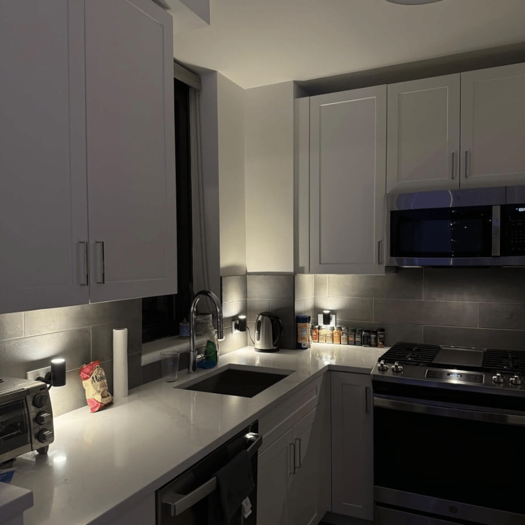 Mosrugs | Alova LED Plug-In Wall Light – Dimmable Sensor Lamp for Hallways, Stairs & Bedrooms