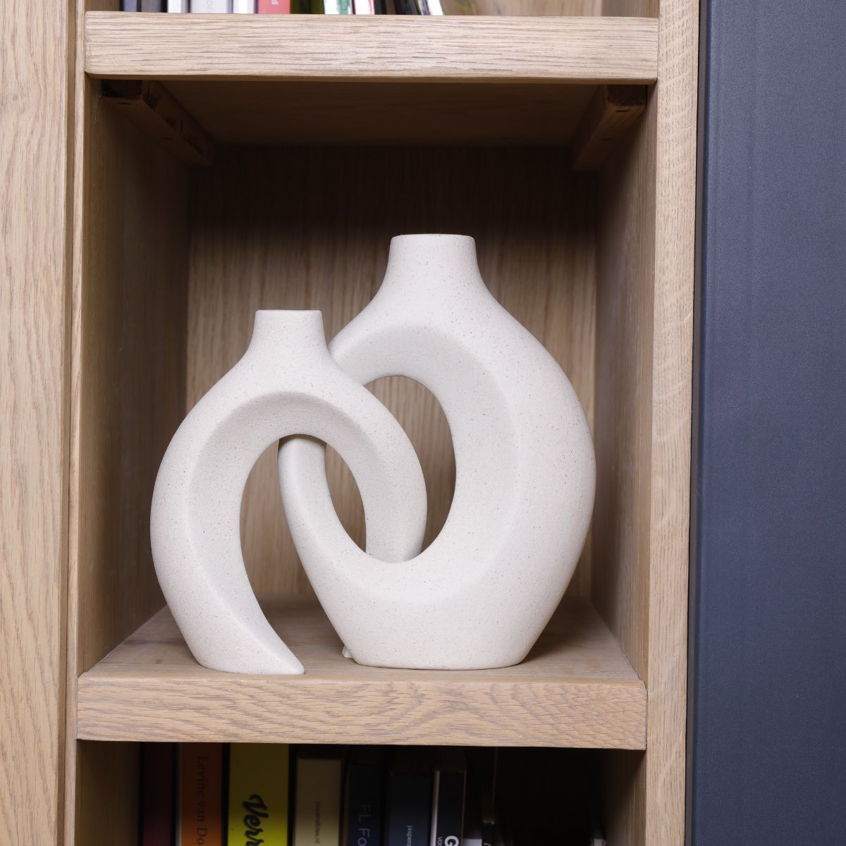 Mosrugs | Gleora Intertwined Ceramic Flower Vase – Elegant Decorative Centrepiece for Modern & Classic Interiors