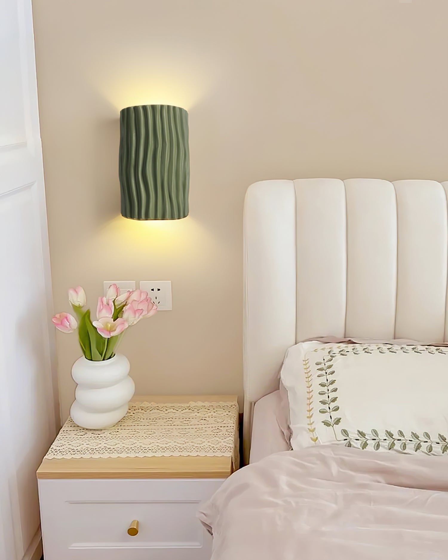 Mosrugs | NordicLuxe – Resin Wall Light with Warm and Inviting Glow