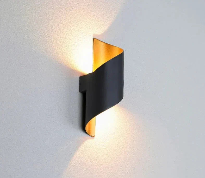 Mosrugs | IronEdge – Modern Wall Light Crafted from Iron and Acrylic
