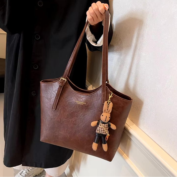 Mosrugs | Mirella | Classic Women’s Shopper Bag with Charm – Elegant, Spacious & Timeless
