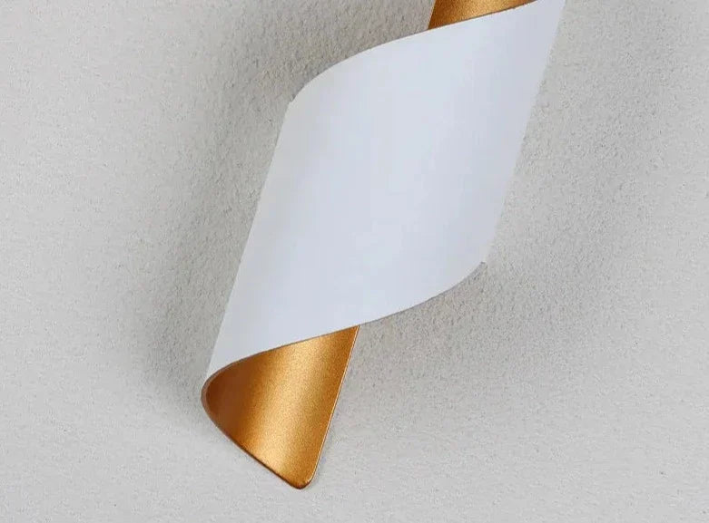 Mosrugs | IronEdge – Modern Wall Light Crafted from Iron and Acrylic