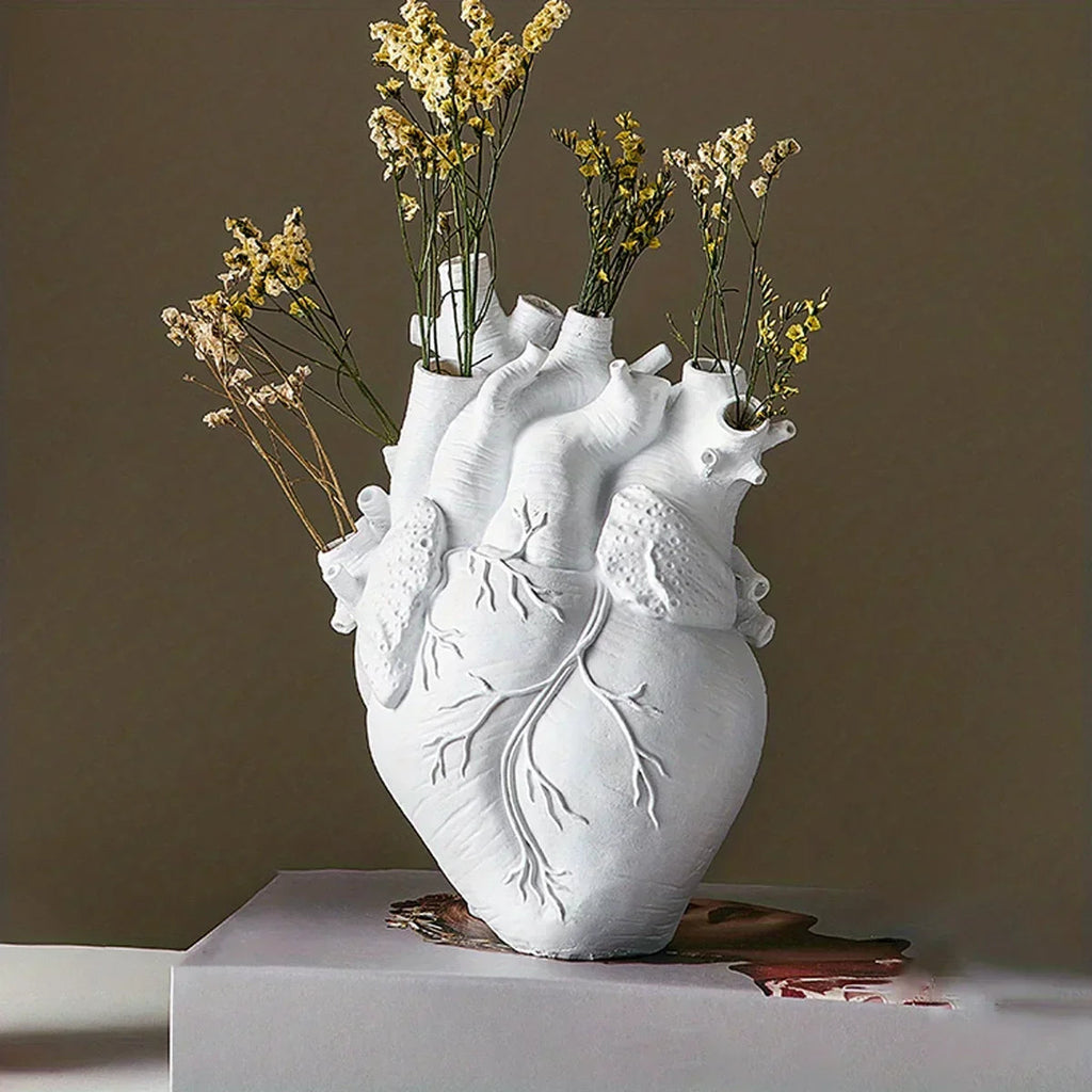 Mosrugs | LoveAura - Ceramic Heart-Shaped Vase