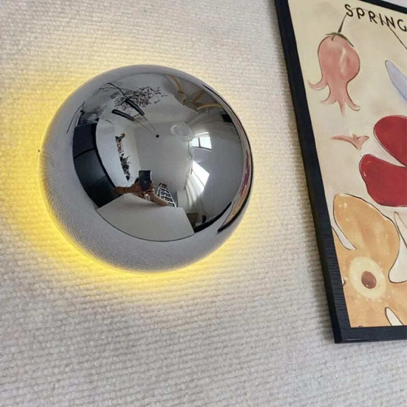 Mosrugs | AuroraLume – Nordic Wall Lamp in Aluminium and Acrylic