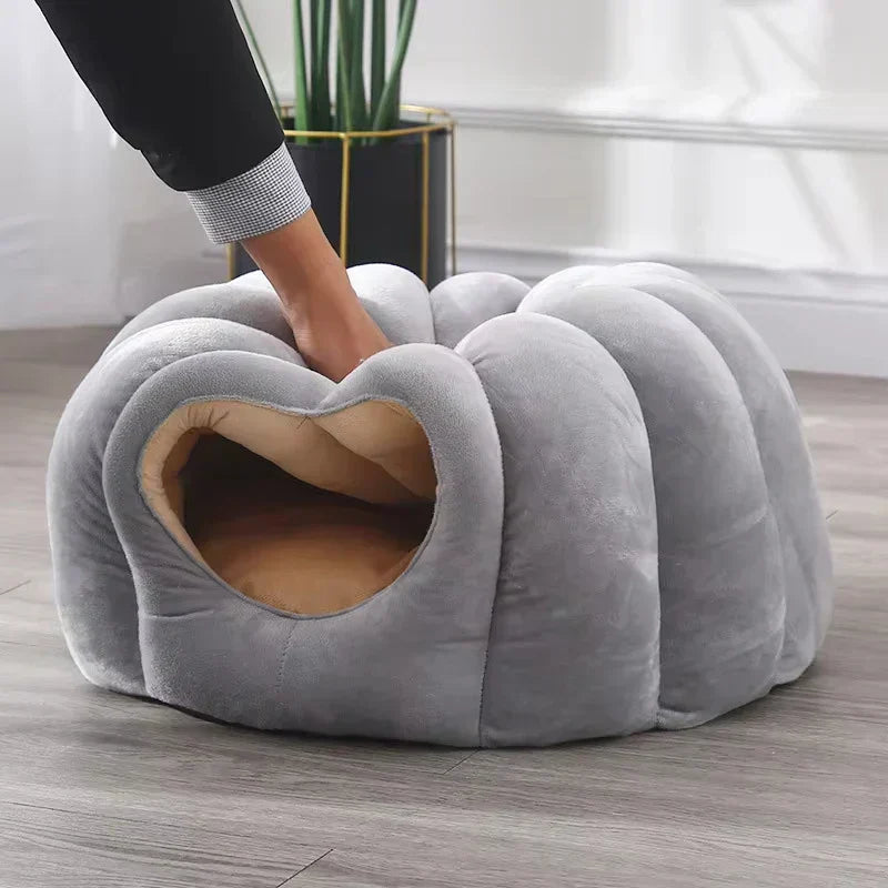Mosrugs | CozyNest Pumpkin Cat Bed – Warm, Washable & Comfortable Cat Hideaway