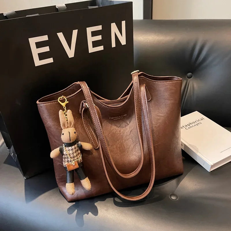 Mosrugs | Mirella | Classic Women’s Shopper Bag with Charm – Elegant, Spacious & Timeless