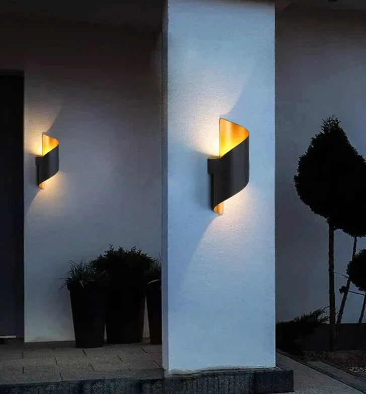 Mosrugs | IronEdge – Modern Wall Light Crafted from Iron and Acrylic