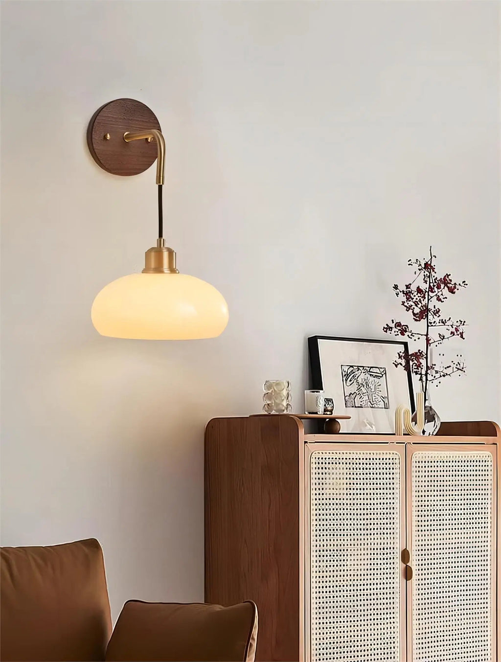 Mosrugs | WalnutEdge – Modern Wall Lamp in Walnut and Brass