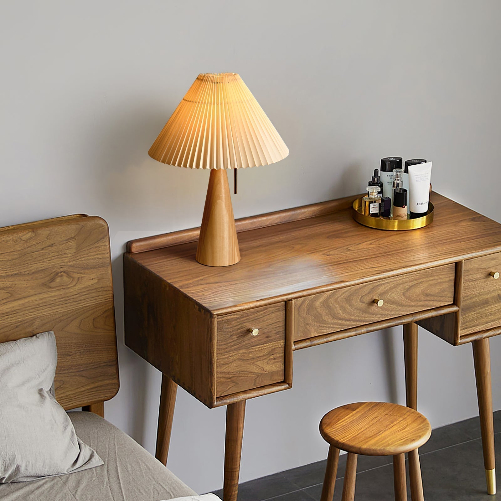 Mosrugs | AntiqueRadiance – Elegant Wood and Metal Table Lamp