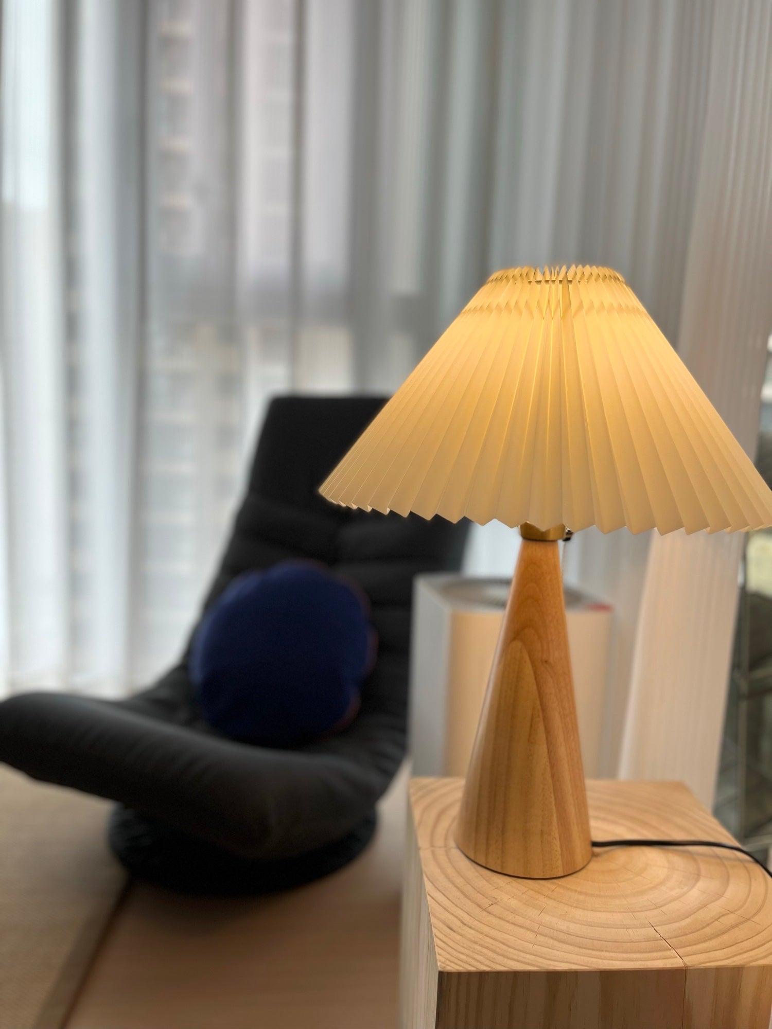 Mosrugs | AntiqueRadiance – Elegant Wood and Metal Table Lamp