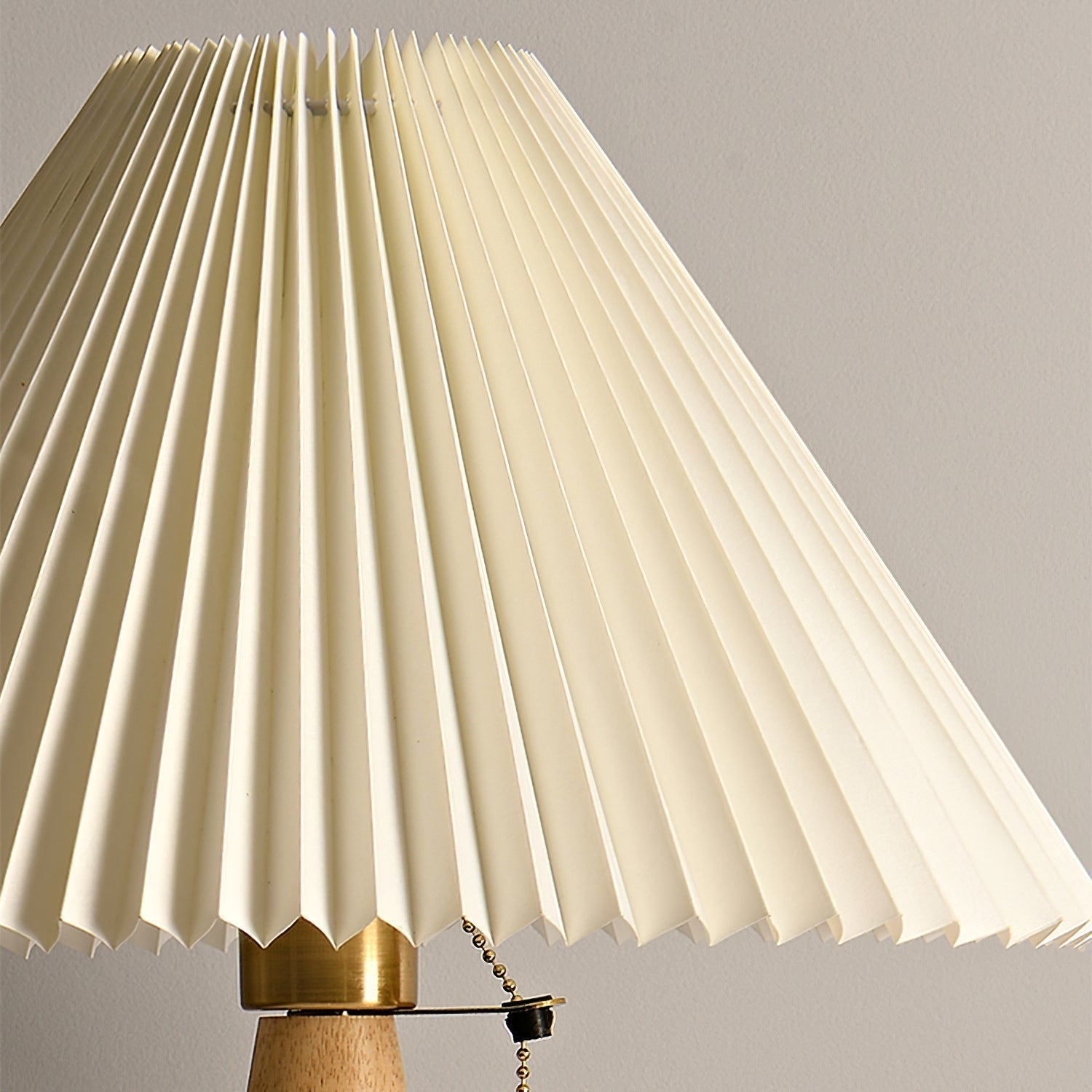 Mosrugs | AntiqueRadiance – Elegant Wood and Metal Table Lamp